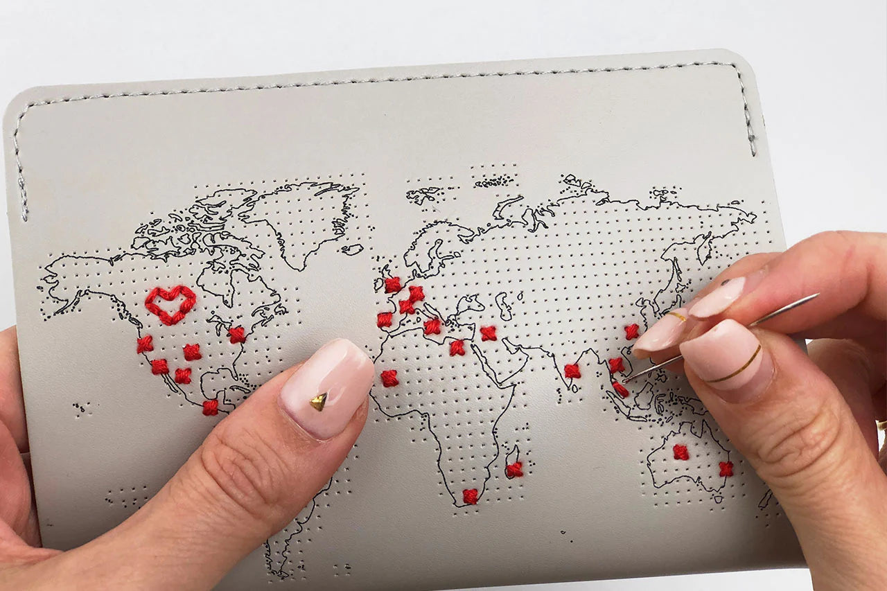 STITCH PASSPORT COVER | LIGHT GREY